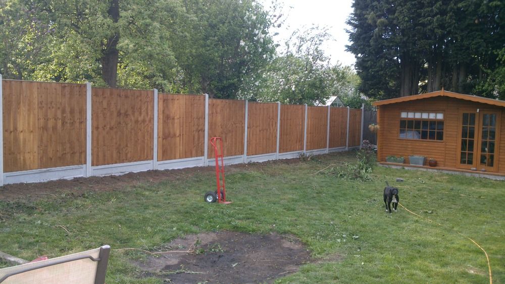 Long closeboard garden fence run installed by Ryan Fencing